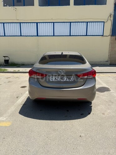 Hyundai Elantra-9