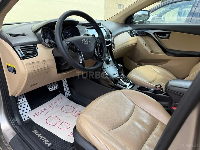 Hyundai Elantra-18