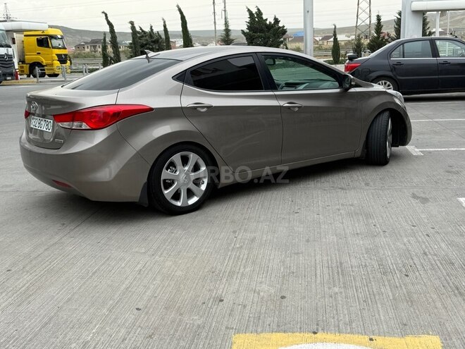 Hyundai Elantra-19