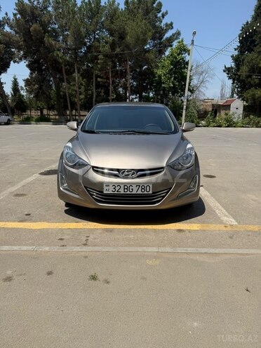Hyundai Elantra-12