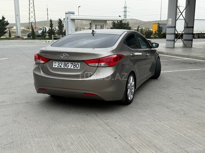 Hyundai Elantra-20