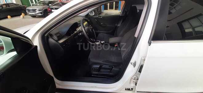 Volkswagen Passat-8