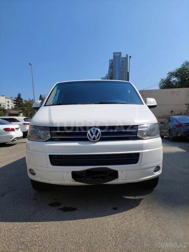 Volkswagen Caravelle-1