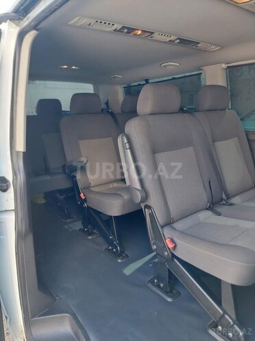 Volkswagen Caravelle-5