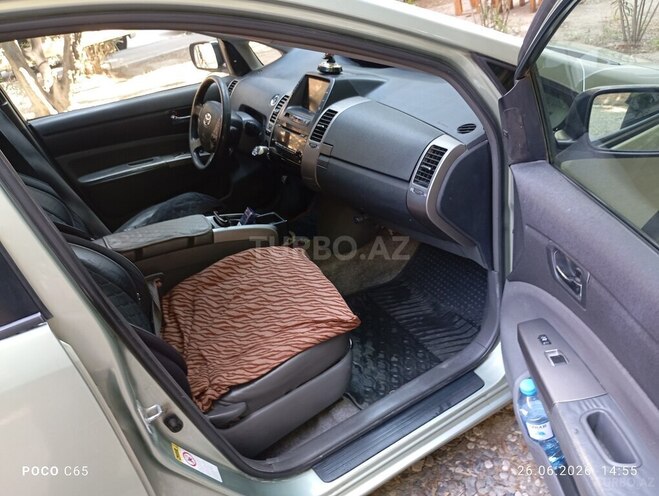 Toyota Prius-11