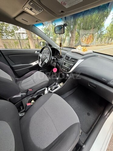 Hyundai Accent-3