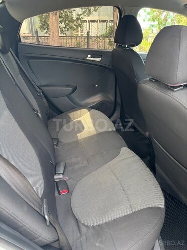 Hyundai Accent-4