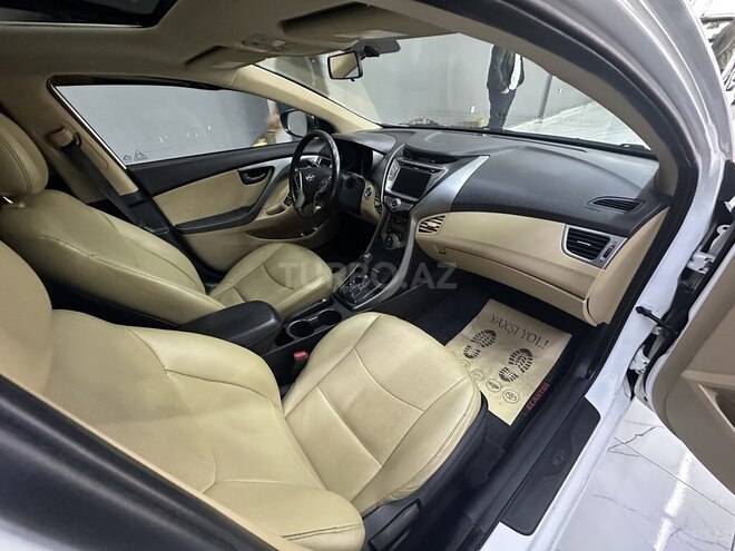 Hyundai Elantra-14