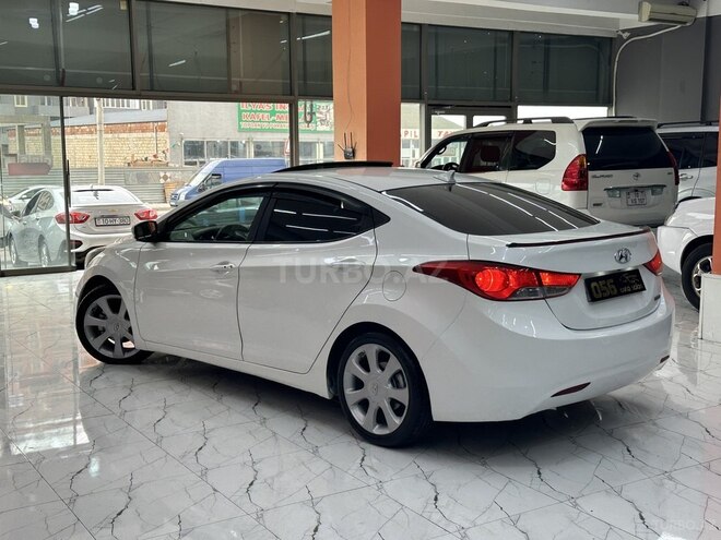 Hyundai Elantra-10