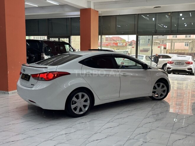 Hyundai Elantra-9