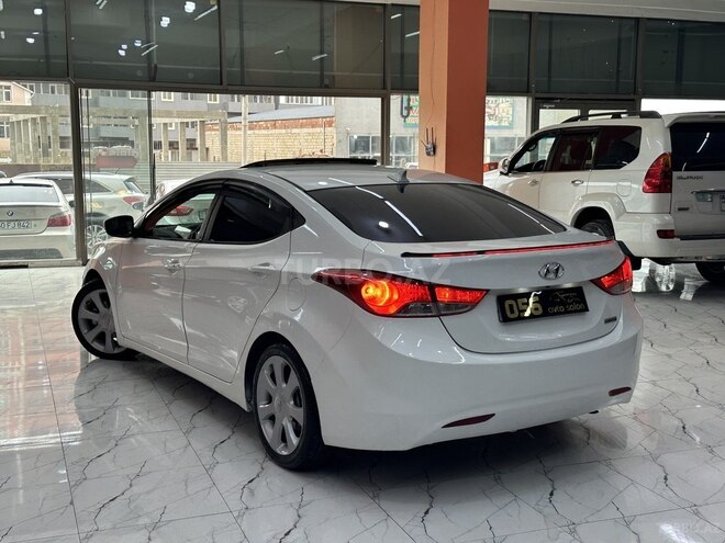 Hyundai Elantra-8