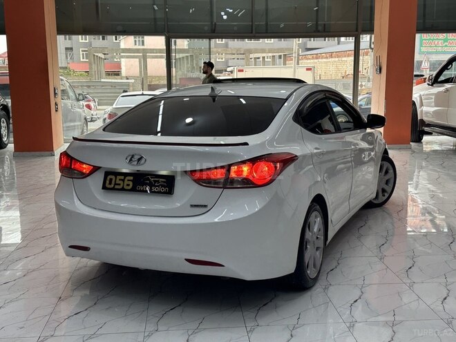 Hyundai Elantra-3