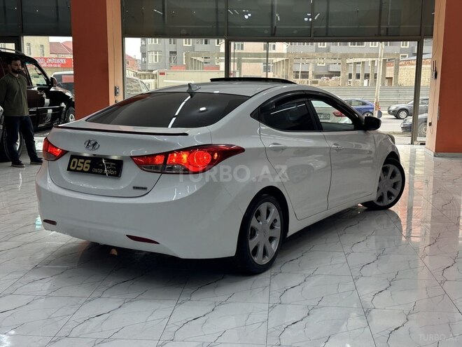 Hyundai Elantra-2