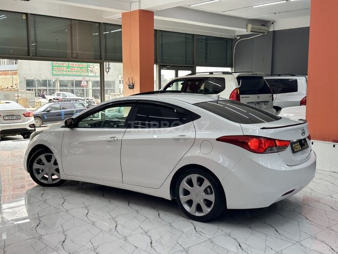 Hyundai Elantra-4