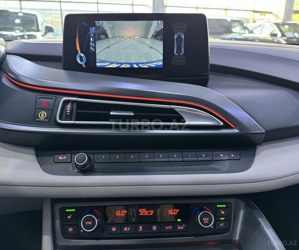 BMW i8-18