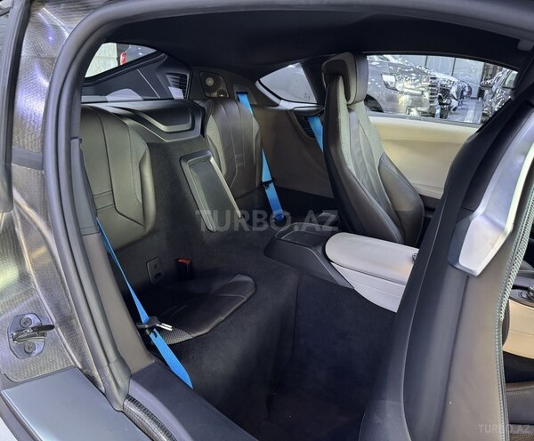 BMW i8-14