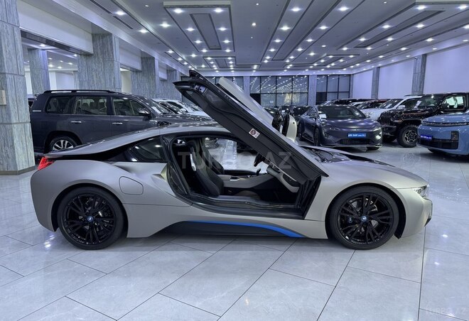 BMW i8-6