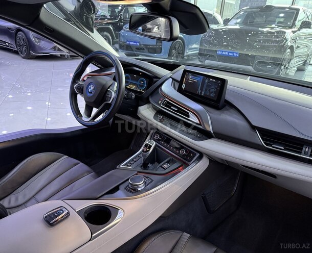 BMW i8-11