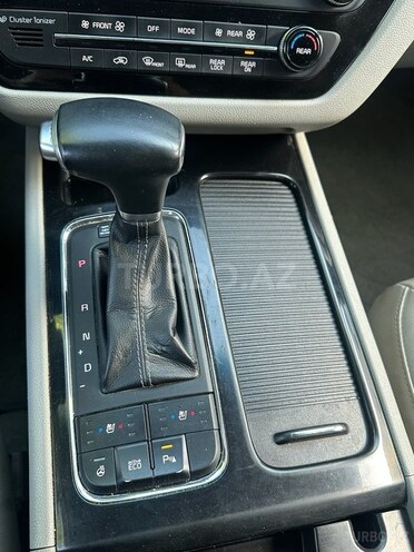 Kia Carnival-8