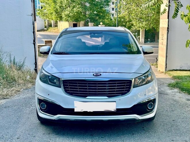 Kia Carnival-1