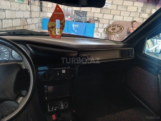 Mercedes 190-8
