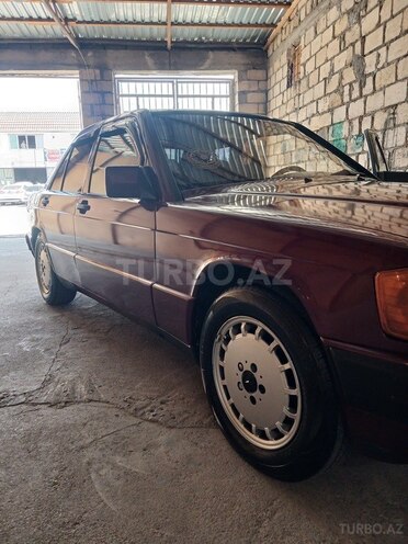 Mercedes 190-12