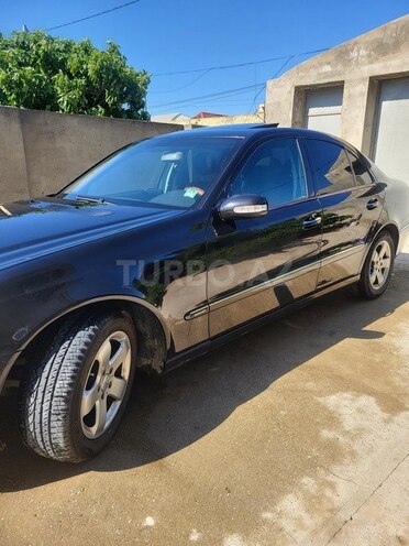 Mercedes E 270-4