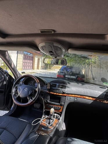 Mercedes E 270-6
