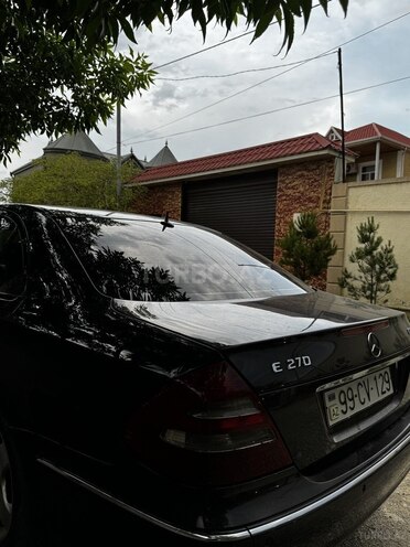 Mercedes E 270-2