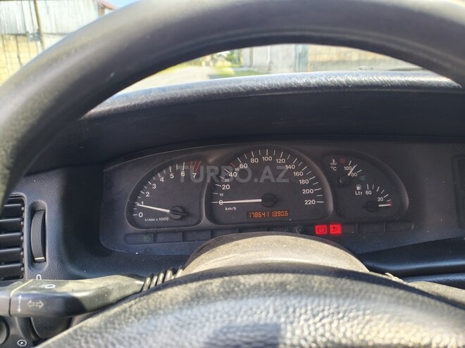 Opel Vectra-11