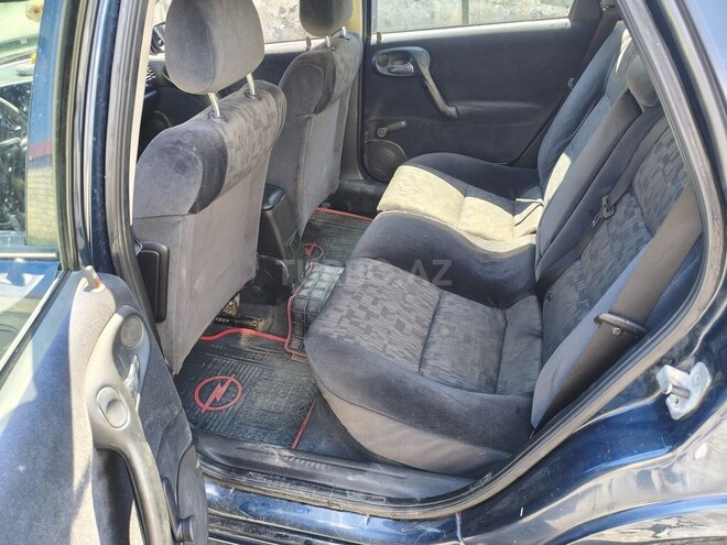 Opel Vectra-10
