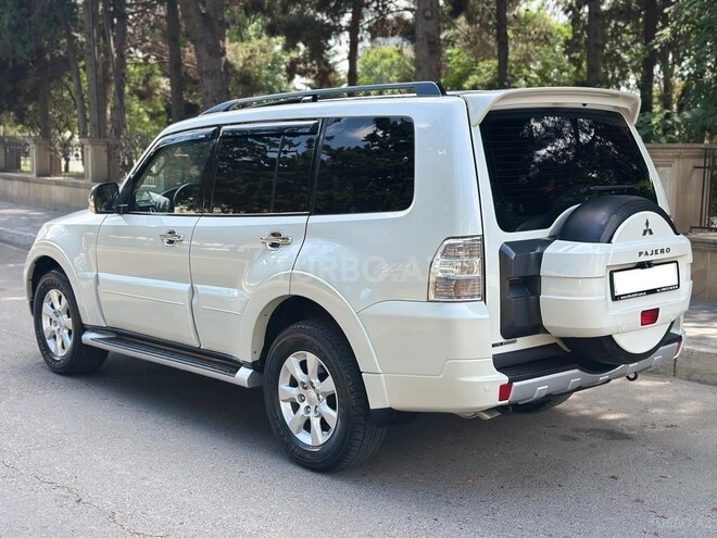 Mitsubishi Pajero-6