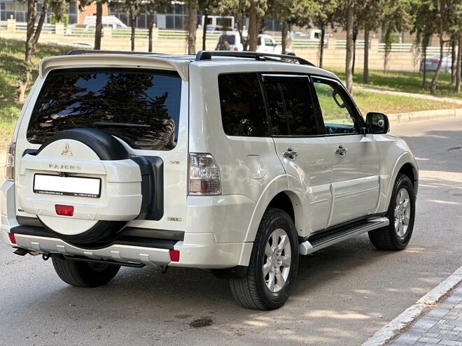 Mitsubishi Pajero-5