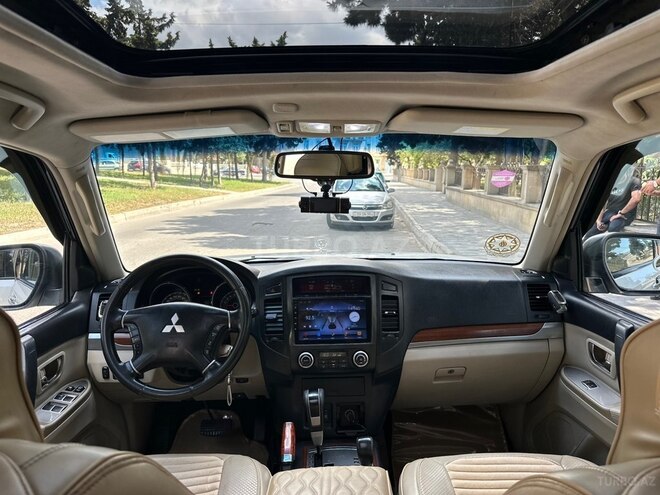 Mitsubishi Pajero-7
