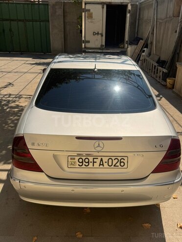 Mercedes E 270-2