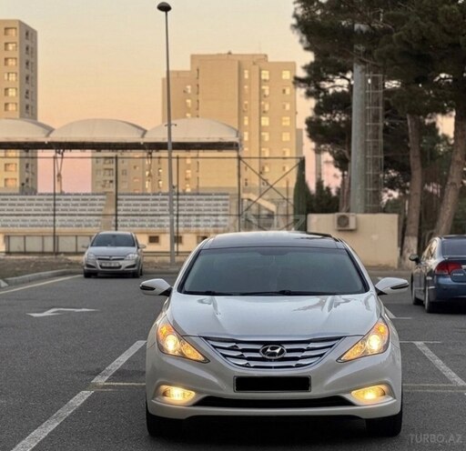 Hyundai Sonata-1