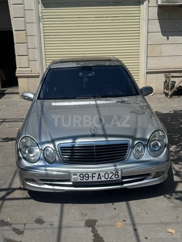 Mercedes E 270-1