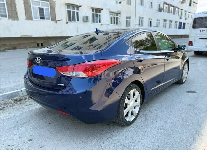 Hyundai Elantra-7