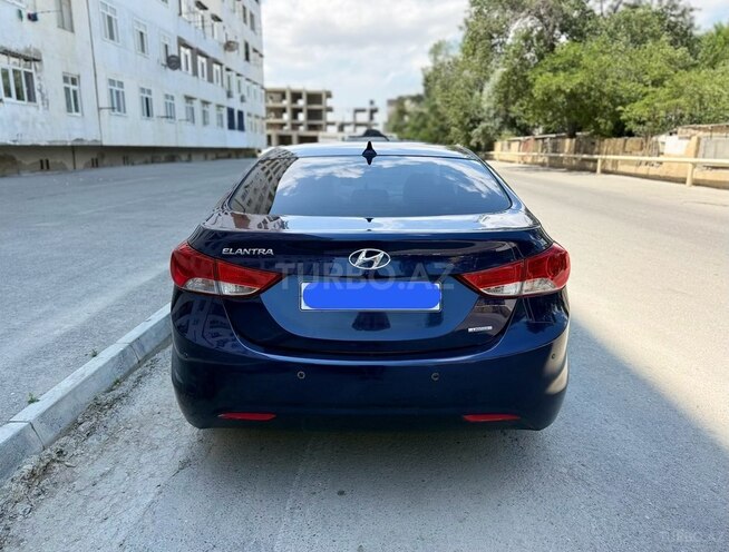 Hyundai Elantra-6