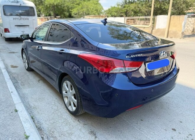 Hyundai Elantra-8