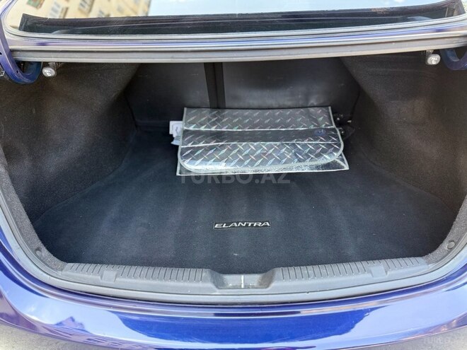 Hyundai Elantra-16
