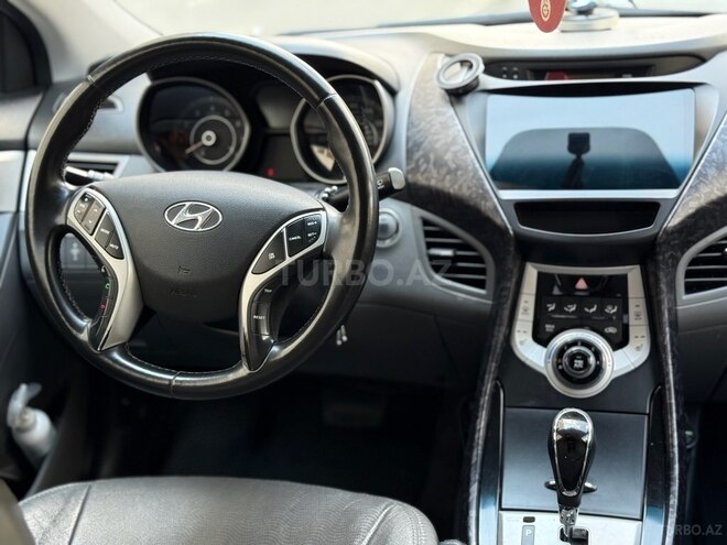 Hyundai Elantra-10