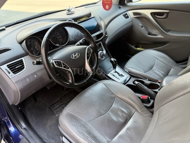 Hyundai Elantra-12