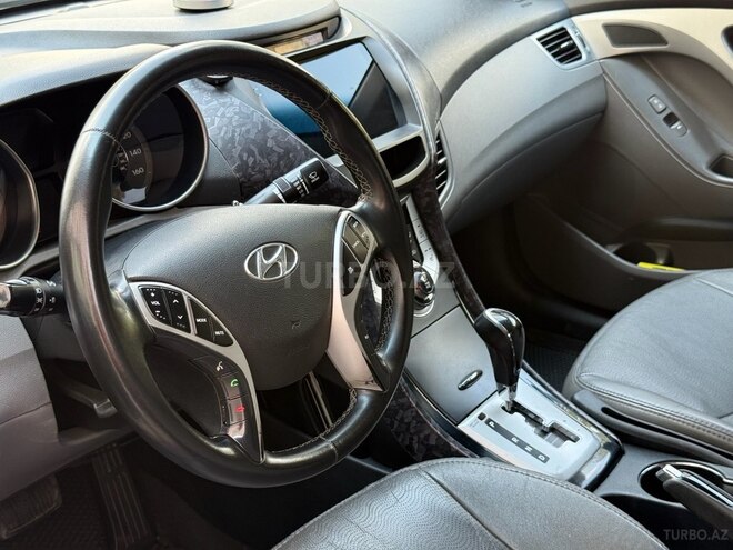 Hyundai Elantra-11