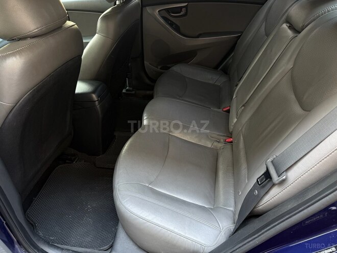 Hyundai Elantra-15