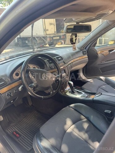 Mercedes E 270-13