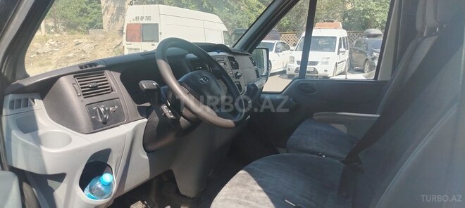 Ford Transit-4