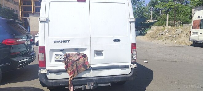 Ford Transit-3