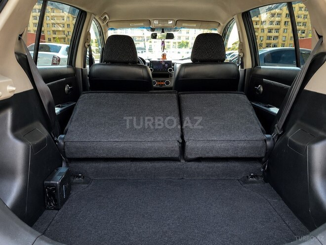 Nissan Tiida-12