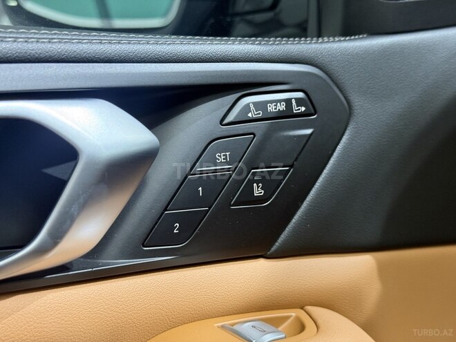 BMW X7-17